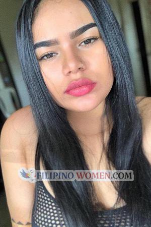 196158 - Laura Age: 25 - Colombia